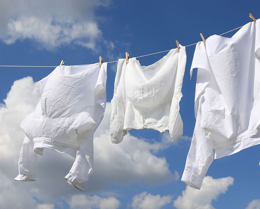 Clothes that are hung to dry release their moisture into the air. If the wet clothes are hung indoors, the indoor air must remove this moisture. Laundry should therefore always be dried outdoors